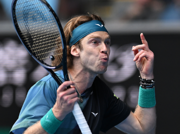 同时也给球 同时也给球