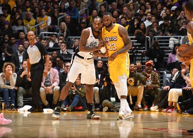 90英尺的 90英尺的